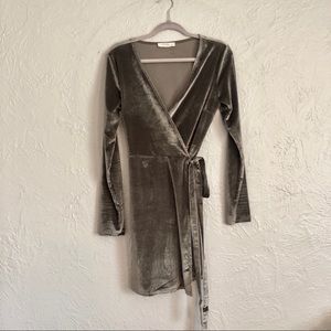 TAUPE velvet dress by Rokoko